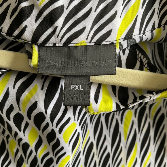 Worthington Printed Sleeveless Blouse - Picture 3 of 4
